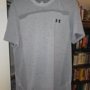 NWOT UnderArmour Quick Dry Tshirt Large